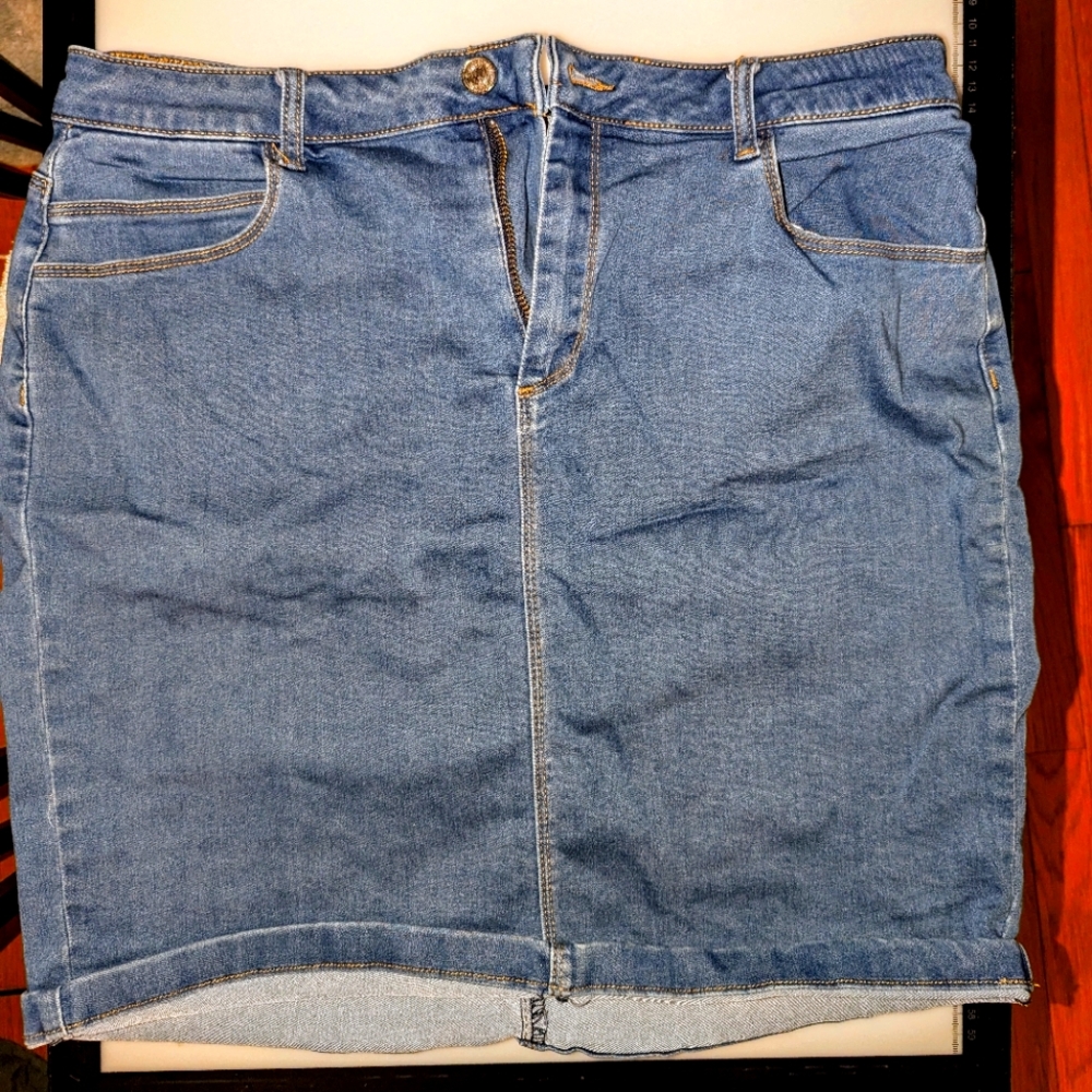 Mid-Rise Blue Jean Skirt Size L